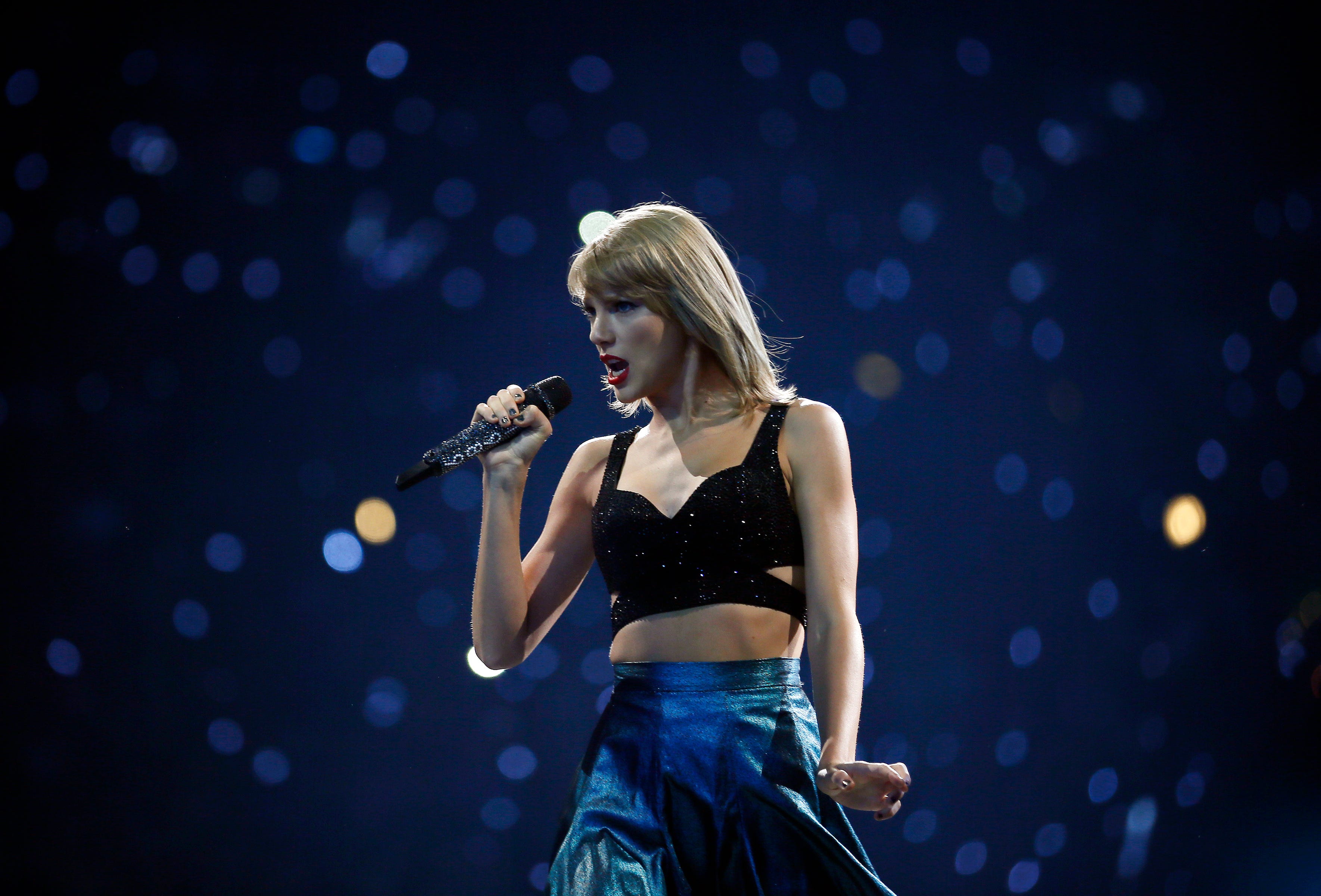 Taylor Swift performs the first of two shows on her 1989 World Tour at Nationwide Arena in Columbus on Sept. 17, 2015. (Adam Cairns / The Columbus Dispatch)